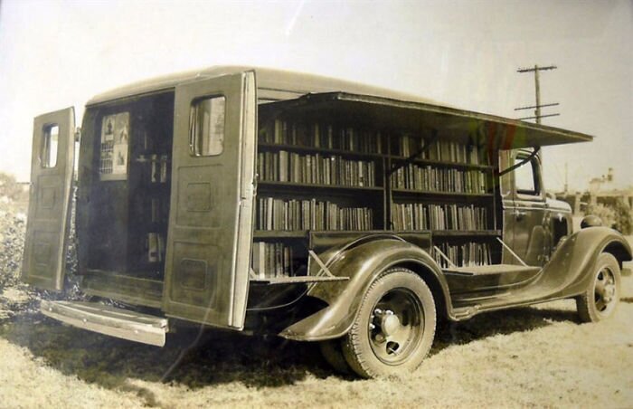 Фотографии передвижных библиотек из прошлого