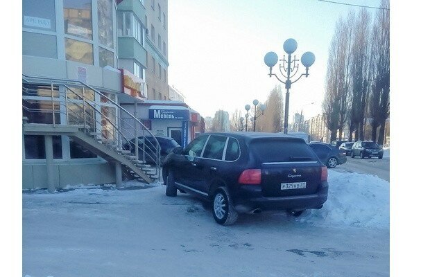 16-летней белгородке угрожают за публикацию снимка с неправильно припаркованным авто