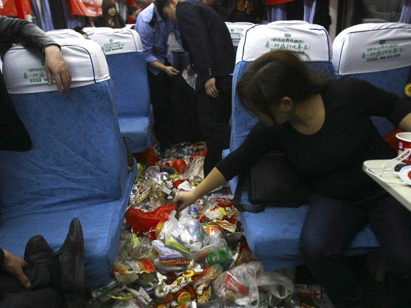 Вот в это — превращаются китайские поезда в праздничное время в час пик