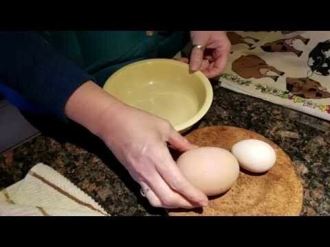 Яйцо внутри яйца!
