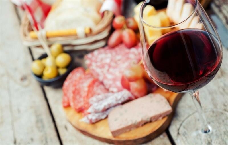 Закуски к красному вину: самые классные рецепты