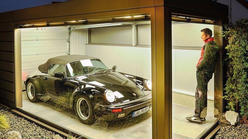 Немец построил для своего Porsche прозрачный гараж