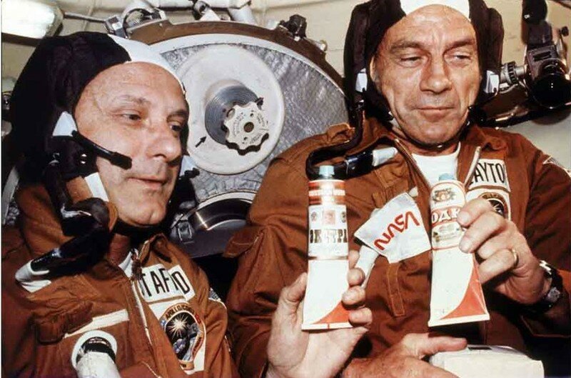 Сказ о том как советские космонавты американцев водкой поили