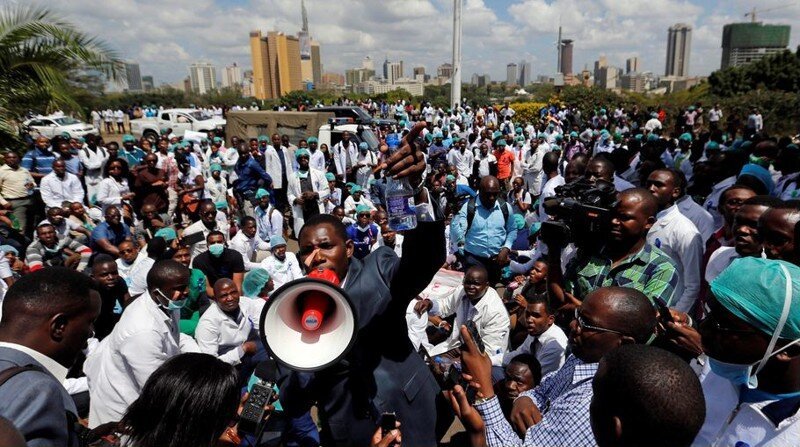Обнищавшие врачи забастовали. В Кении