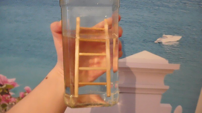 Трюк: деревянная лестница в бутылке