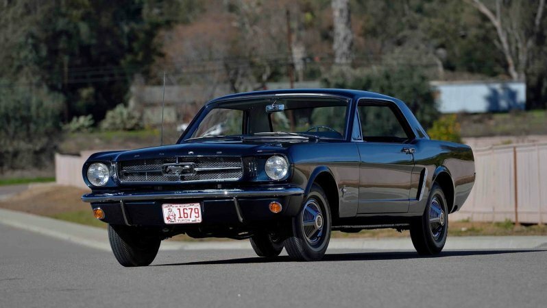 На продажу выставлен один из первых Ford Mustang в истории