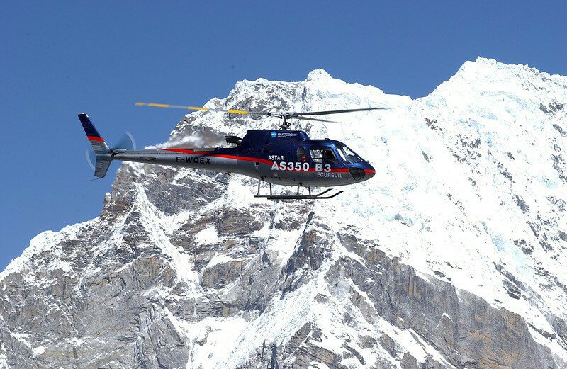 Как вертолет приземлился на вершине Эвереста