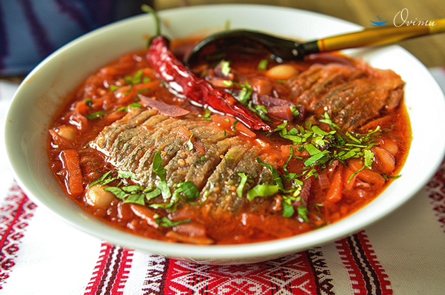 Украинская кухня. Борщ с карасями