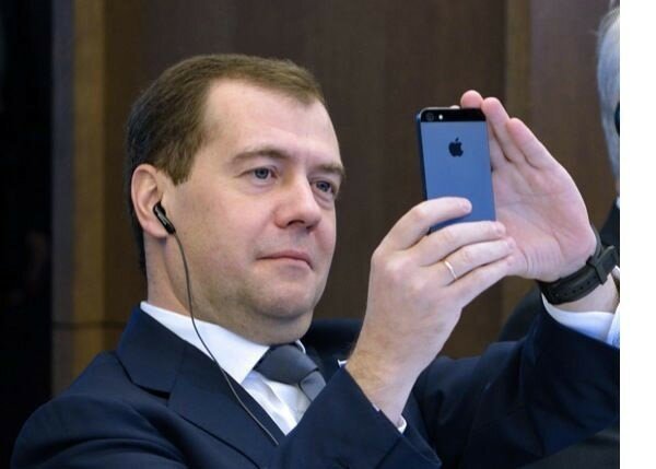 "Село - столице - похмелиться": пенсионер вернул Дмитрию Медведеву свою прибавку к пенсии