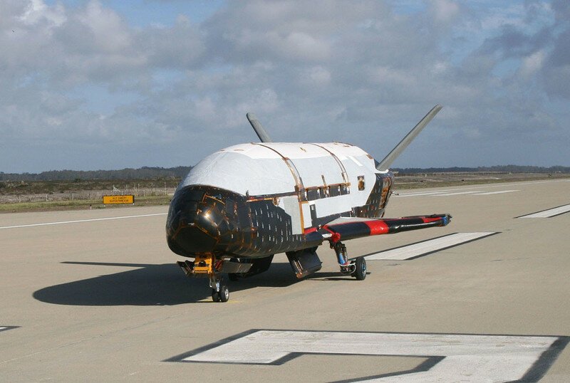 Самолет X-37B ВВС США вернулся на Землю после двухлетней миссии на орбите