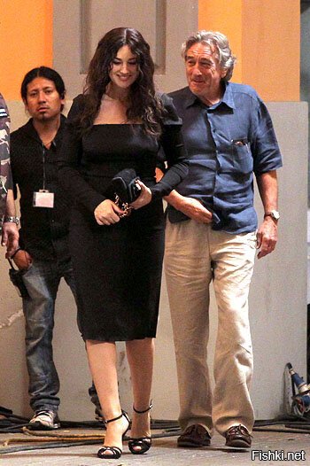 Моника показать слоника)