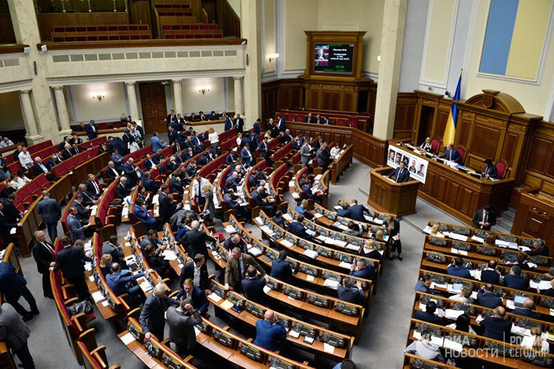 Киев закрывает границу с Россией