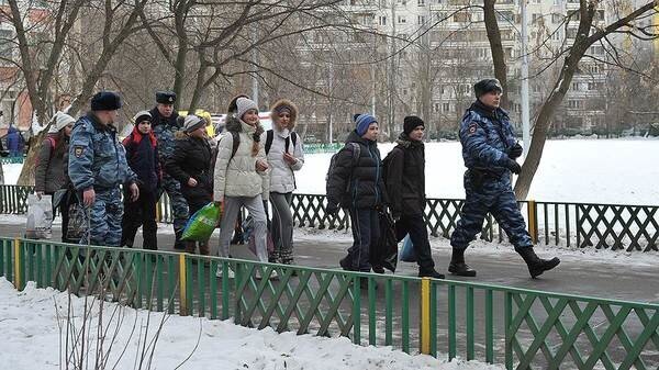 Подросткам хотят запретить участвовать в протестных акциях