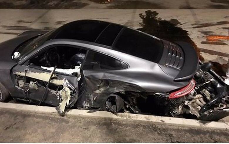 Сотрудник автоцентра разбил клиентский Porsche 911