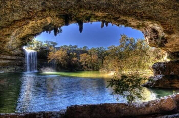 Красивейшее озеро Hamilton Pool