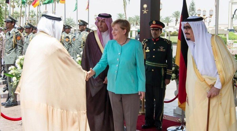 Газпром улыбается а фрау Меркель с Катаром не до смеху
