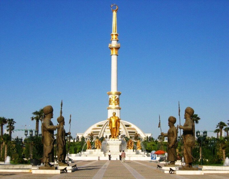 Очень средняя Азия. Почему в Туркменистане пришлось отменить «золотой век» и «эпоху счастья»