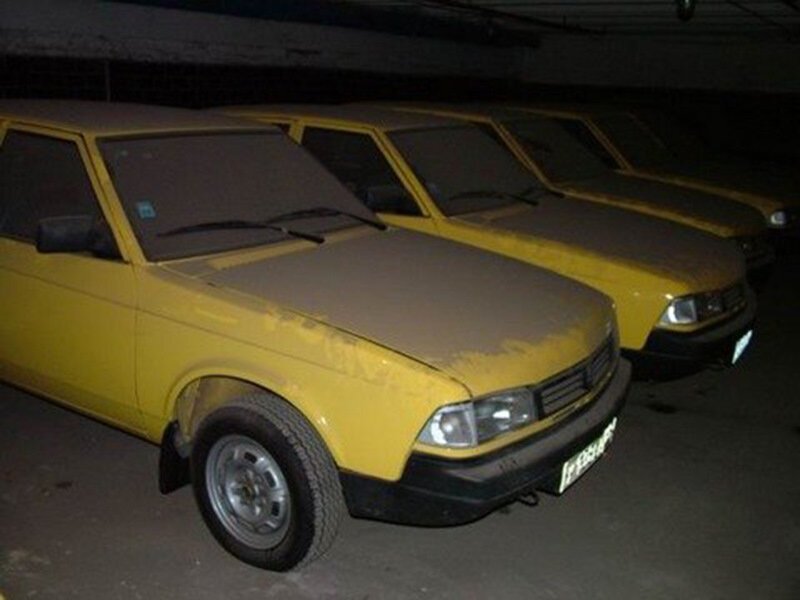Находка. 127 новых машин "Москвич" в таксопарке