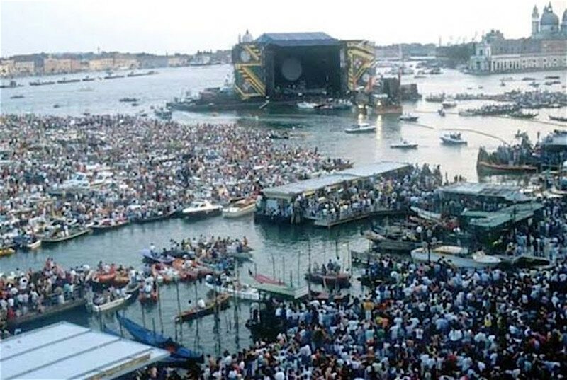 Грандиозное шоу Пинк Флойд в Венеции, 15.07.1989