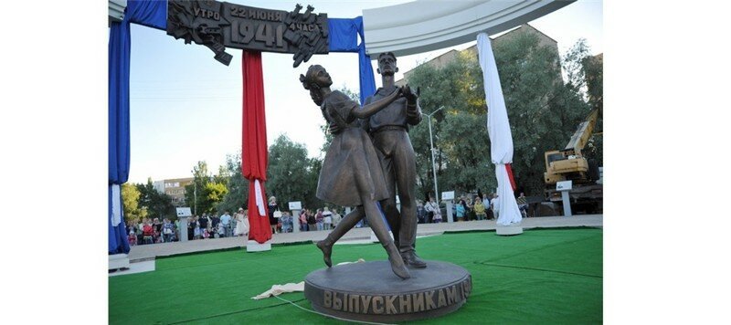 Спор из-за голой выпускницы в Сергиевом Посаде