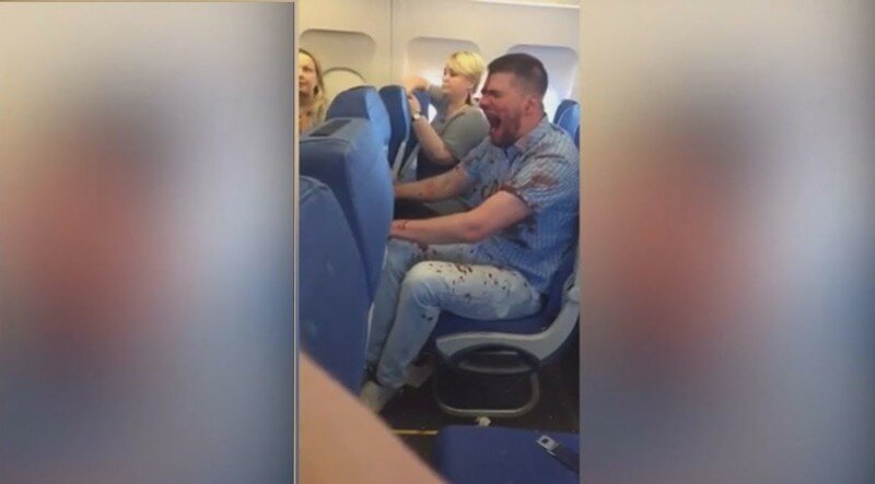 Снова дебош: пьяный пассажир разбушевался на борту самолета Москва - Анталия