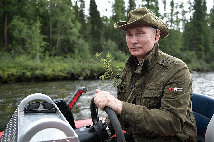 Владимир Путин поймал щуку, а Порошенко – «белочку»