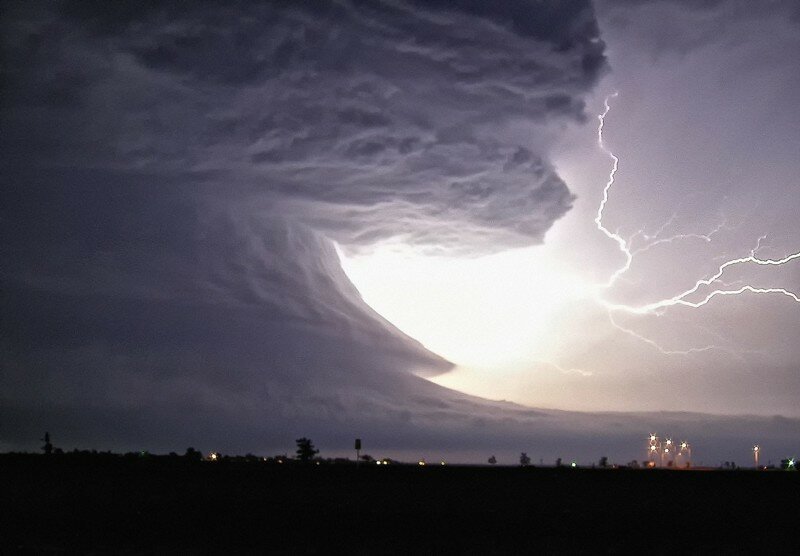 Kogda Pogoda Zlitsya Grom Molnii I Tornado