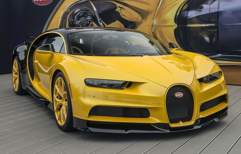 Распаковка первого в США Bugatti Chiron