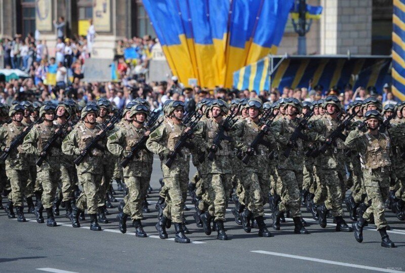 «Парад зависимости»: По Крещатику маршем прошли солдаты НАТО