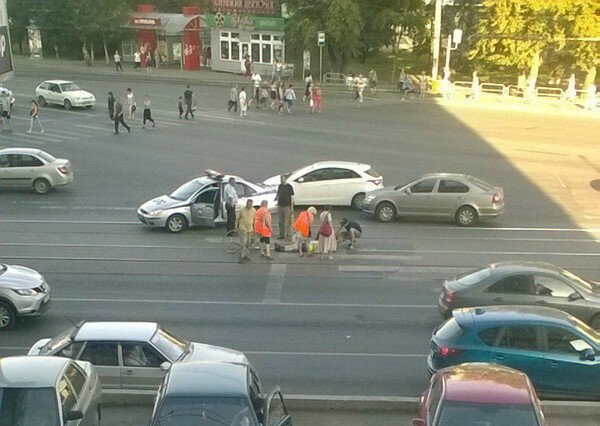 В Челябинске водитель за 15 минут "завел" сердце пенсионера, упавшего с приступом