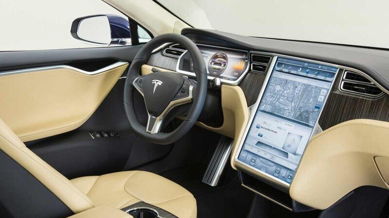 Tesla тестирует беспилотный автомобиль
