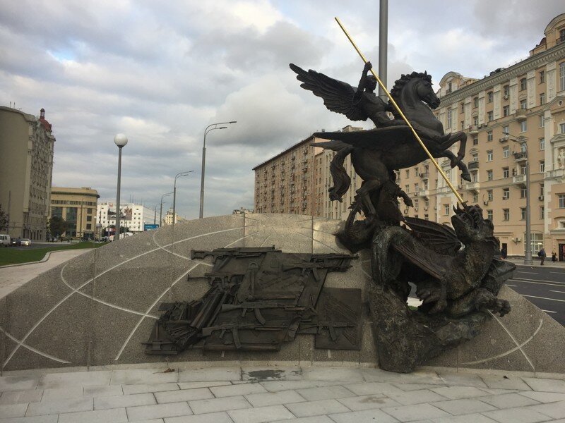 Памятник Калашникову в Москве