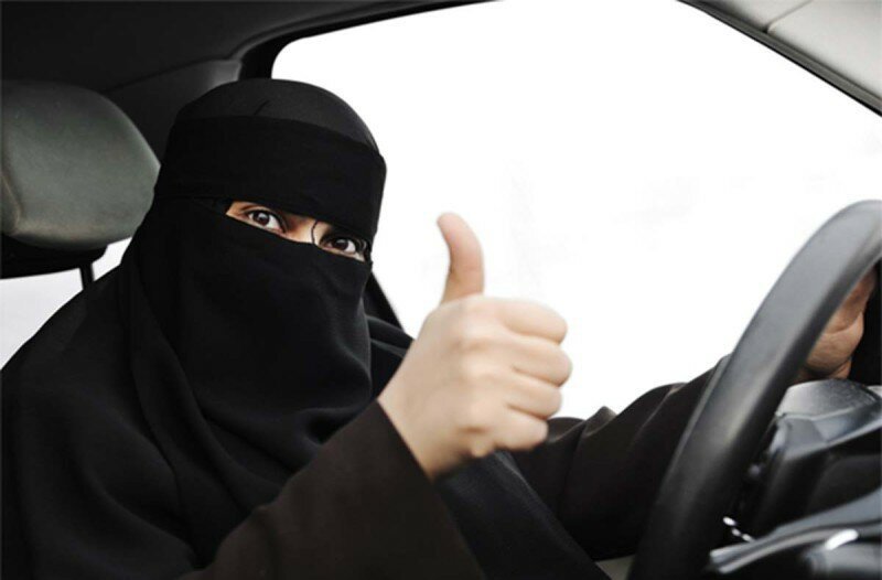 Женщины в Саудовской Аравии теперь у руля