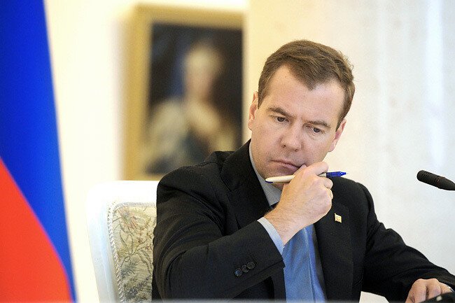 Медведев подписал новые правила пользования кадилом