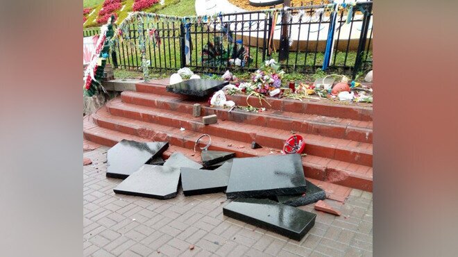 Житель Севастополя разрушил памятник "Героям Небесной сотни" в Киеве