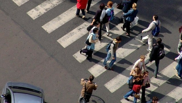 В России ужесточили штрафы за непропуск пешеходов и велосипедистов