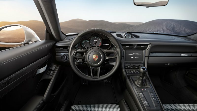 Как Porsche превратил «механику» в блюдо для гурманов