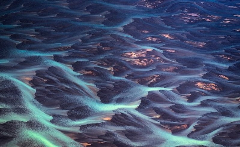 От водопадов и дикой природы до северного сияния: завораживающая красота Исландии в объективе дрона