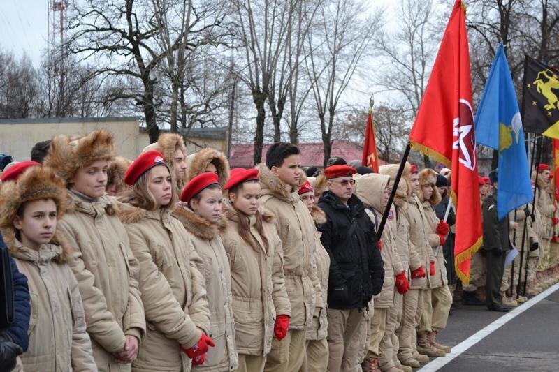 Михаил Барышев встретился юнармейцами. Кто они и какова их роль в России?