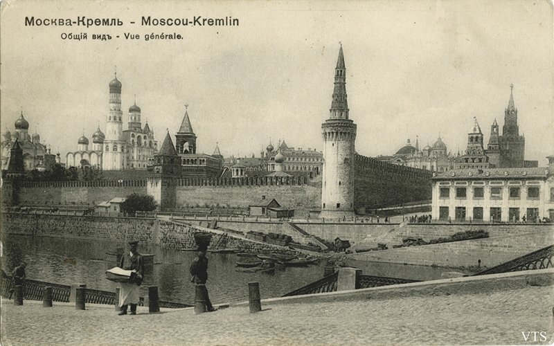 Почему перекрашивали московский кремль