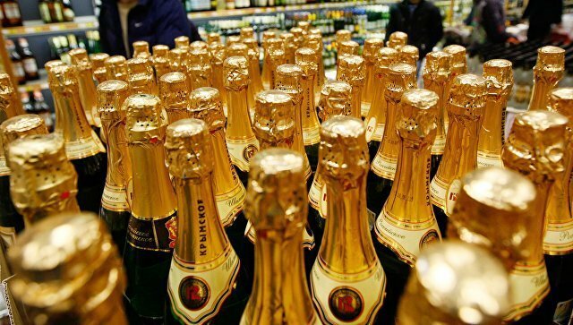В одном из регионов России могут разрешить круглосуточную продажу шампанского в Новый год