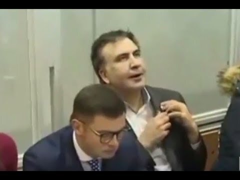 Михо в Стране чудес. Саакашвили заподозрили в появлении в суде "под веществами"