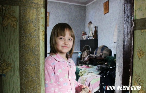 В ЛНР двое детей уцелели при попадании в дом сразу двух снарядов ВСУ