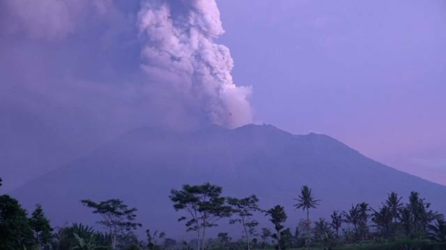 Довелось увидеть извержение вулкана на БАЛИ