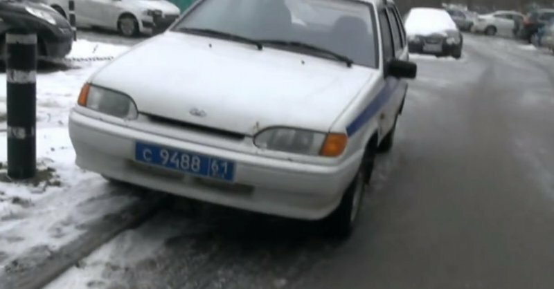 В Ростове полицейских оштрафовали за парковку на тротуаре