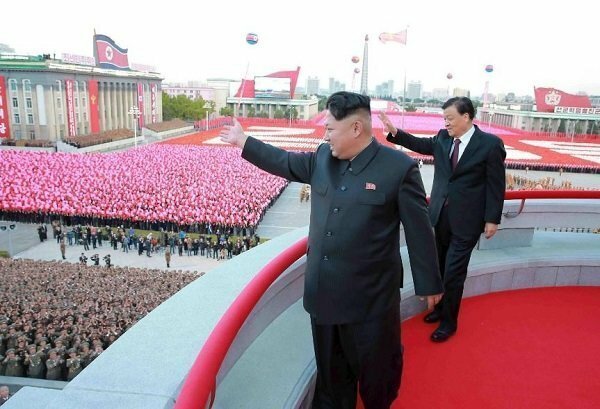 Тысячи солдат и техника стянуты к аэродрому в Пхеньяне для подготовки парада