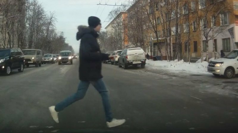 Невнимательный и быстрый пешеход был сбит в Мурманске