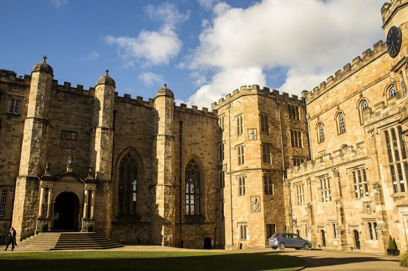 5 университетов, студенты которых живут в старинных замках