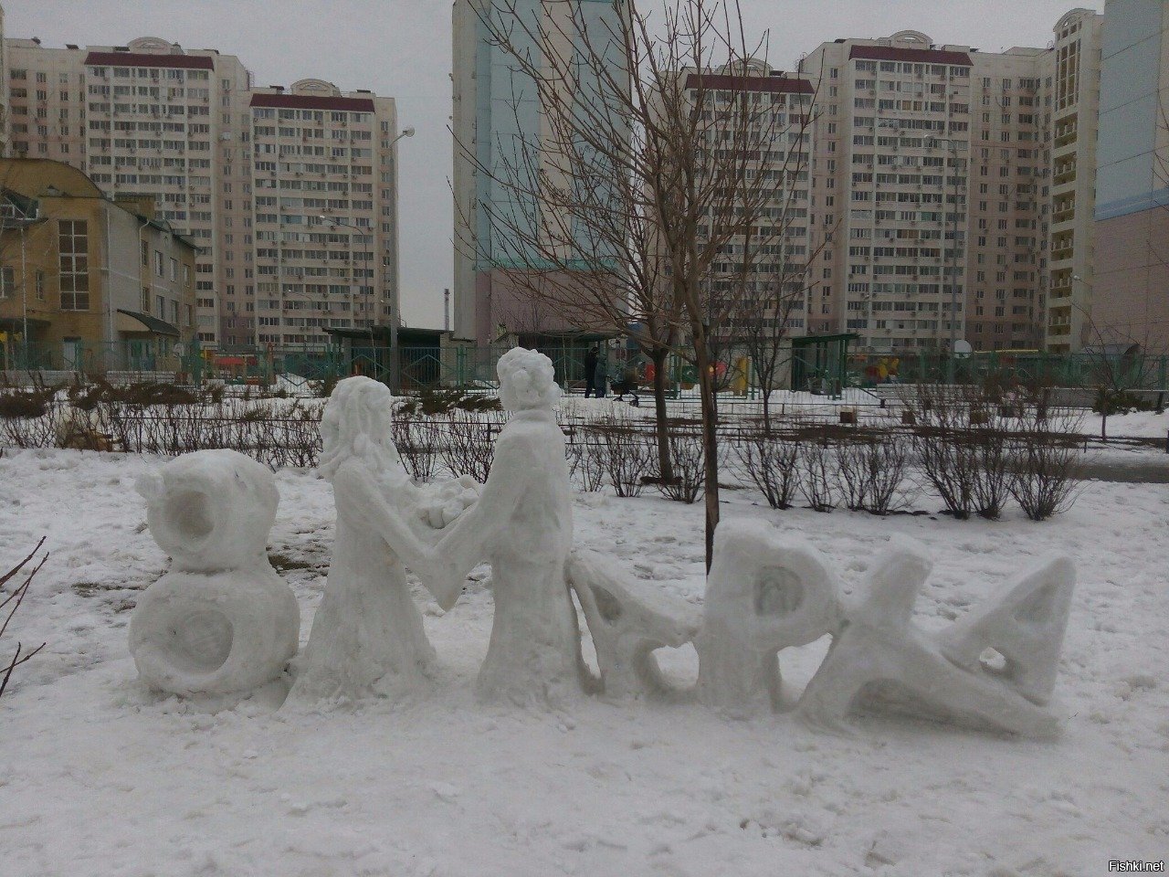Снежная скульптура поразила ростовчанок до глубины души