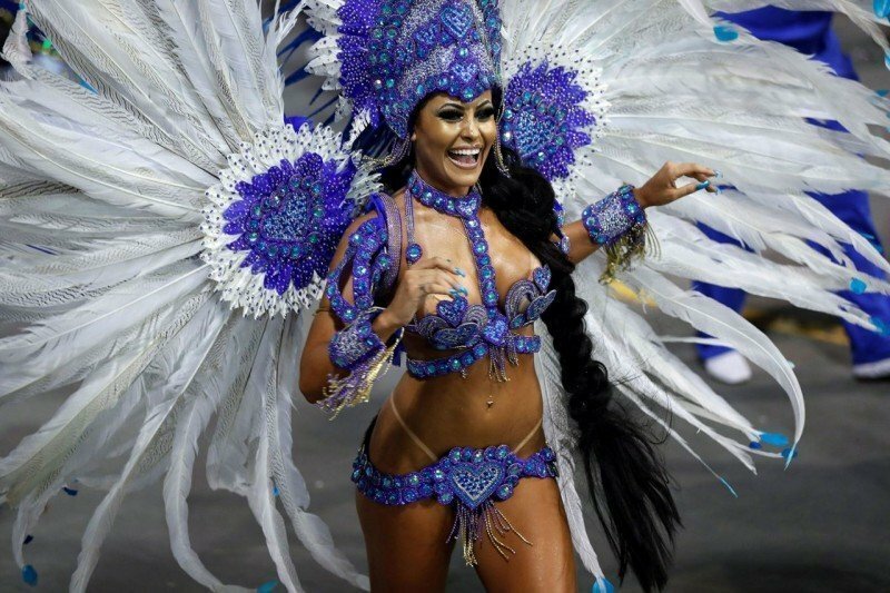 Движение феминисток добралось и до бразильского карнавала